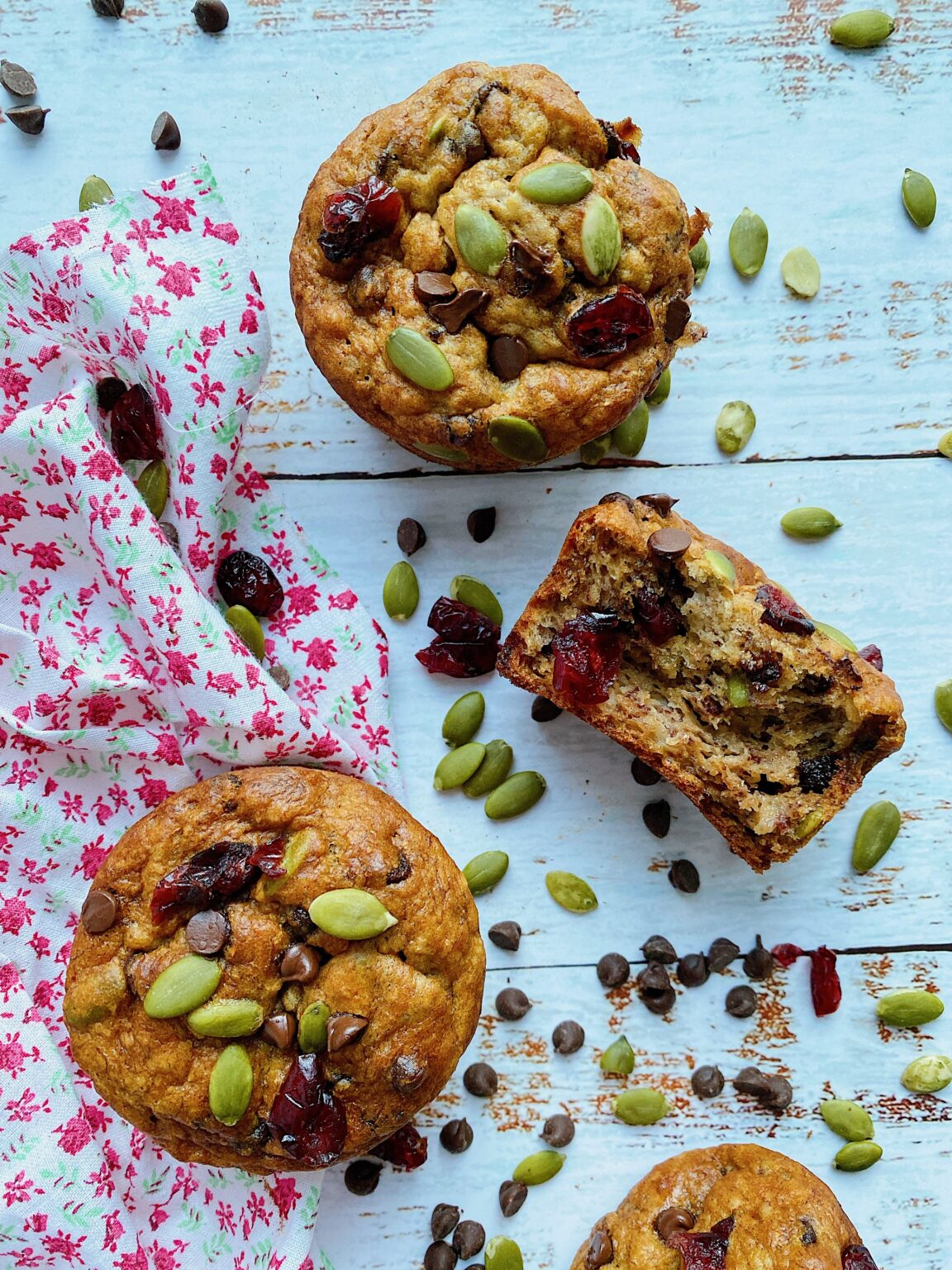 Muffins Aux Bananes Canneberges Graines De Citrouille Et Chocolat Noir Cerises Gourmandises